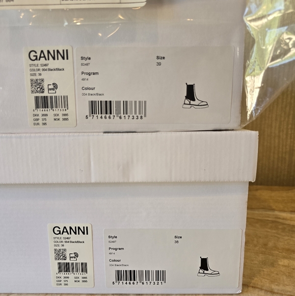 Ganni Everyday Leather Mid Chelsea Boot - Picture 12 of 16